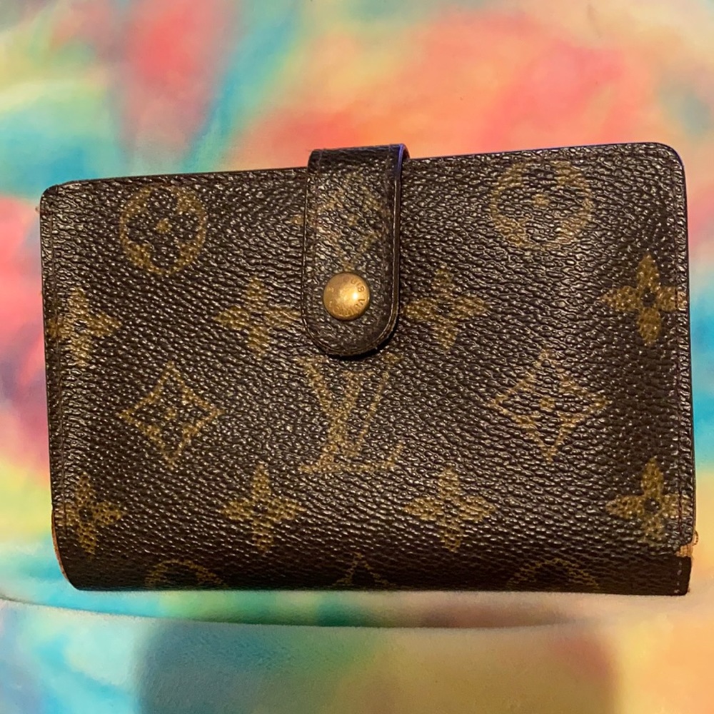 LV kiss lock wallet